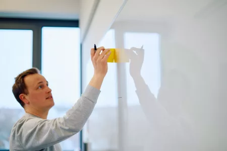 Bastian Brunotte im Workshop, Posties an das Whiteboard